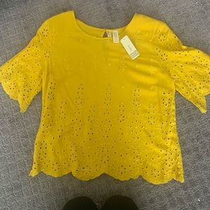 Yellow scallop top
